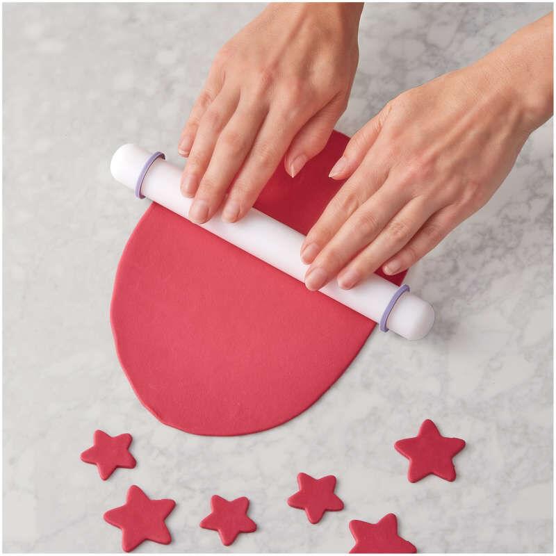 Rolling fondant with 9in non-stick silicone rolling pin